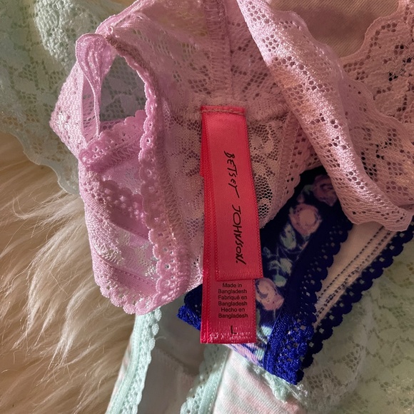 Betsey Johnson thongs NWOT - Picture 3 of 3